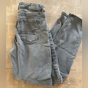 Women’s American Eagle Mom Jeans Size 2
